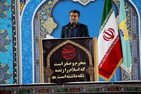 سخنرانی مدیرکل بهزیستی خوزستان قبل از خطبه های نماز جمعه اهواز