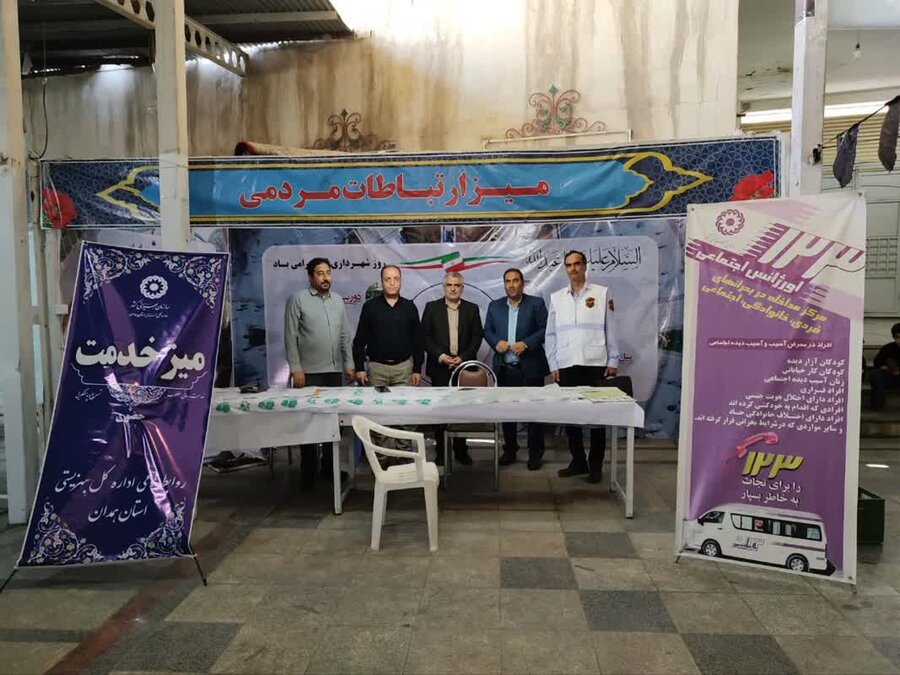 برگزاری میز خدمت در محل نمازجمعه