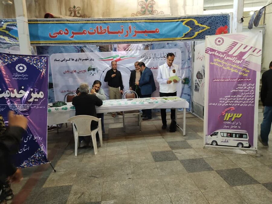 برگزاری میز خدمت در محل نمازجمعه