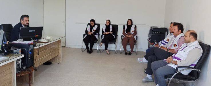 نشست صمیمی رئیس بهزیستی اشنویه با کارکنان اورژانس اجتماعی بمناسبت هفته بهزیستی