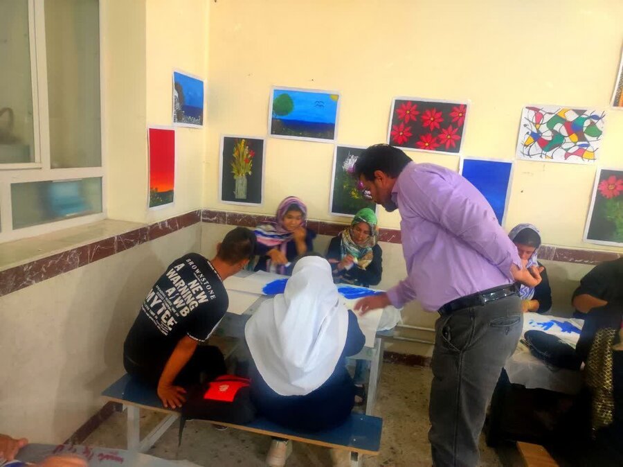 بازدید رئیس بهزیستی از روند برگزاری پایگاهای هنر درمانی در شهرستان چایپاره