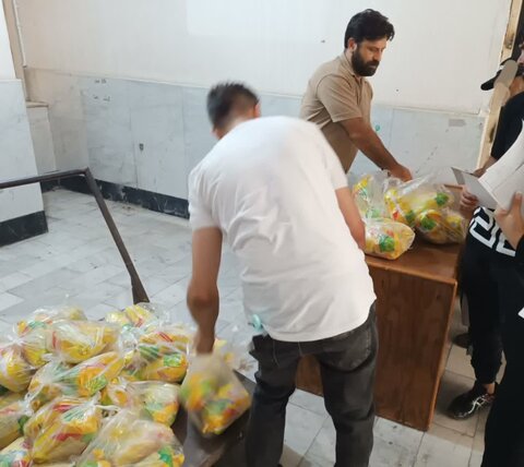تهیه و اهدای ۱۳۰ کیلو مرغ منجمد به مددجویان تحت حمایت بهزیستی شهرستان کرج