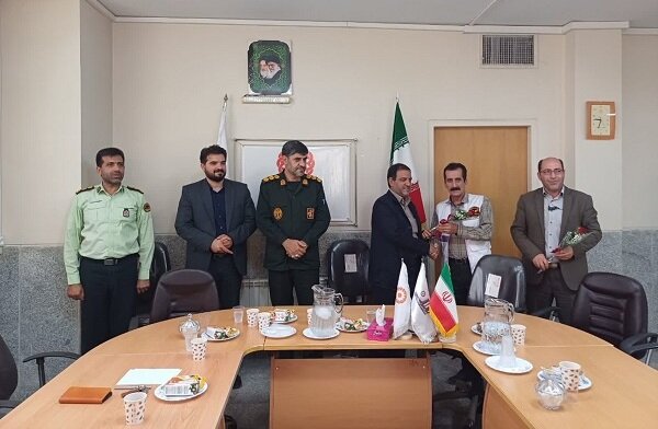 نجفآباد| به مناسبت سالروز تشکیل اورژانس اجتماعی، از پرسنل اورژانس اجتماعی تقدیر شد