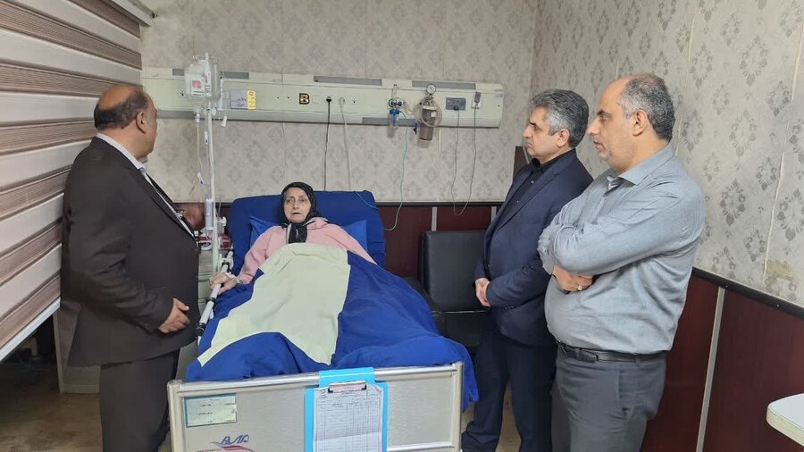 عیادت مدیرکل بهزیستی گیلان از مادر شهیدان والامقام امام پناهی عیادت مدیرکل بهزیستی گیلان از مادر شهیدان والامقام امام پناهی