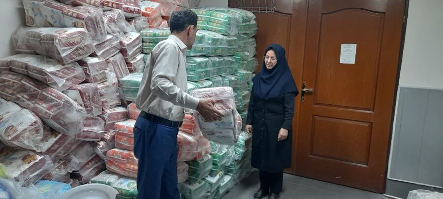 ۹۰۰ بسته پوشینه ، هدیه خیّرین شهرک سرمایه گذاری خارجی تبریز به بهزیستی سلماس