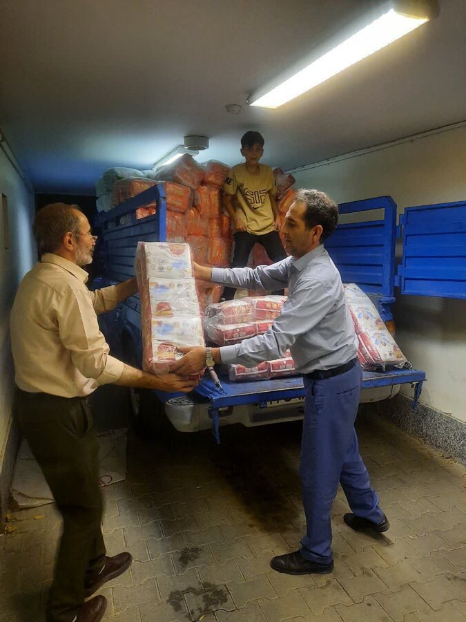 ۹۰۰ بسته پوشینه ، هدیه خیّرین شهرک سرمایه گذاری خارجی تبریز به بهزیستی سلماس