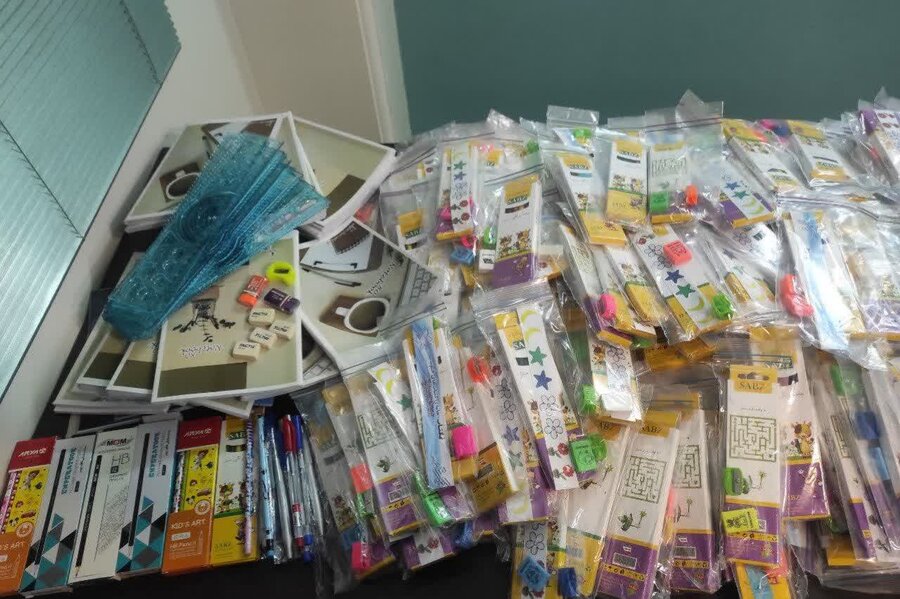 توزیع لوازم التحریر در آستانه آغاز سال تحصیلی جدید توزیع لوازم التحریر در آستانه آغاز سال تحصیلی جدید