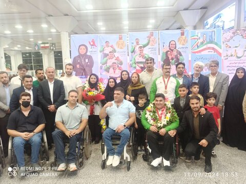 'گزارش تصویری|مراسم استقبال از مدال آوران پارالمپیک پاریس ۲۰۲۴ ,فرودگاه شهید آیت اله دستغیب شیراز با حضور مدیرکل و معاون امور اجتماعی و معاون امور توسعه پیشگیری و کارشناسان اداره کل بهزیستی استان