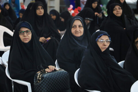 گزارش تصویری | برگزاری آئین ملی میهمانی لاله‌ها به مناسبت هفته دفاع مقدس در گلزار شهدای رشت