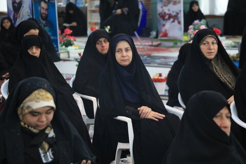 گزارش تصویری | برگزاری آئین ملی میهمانی لاله‌ها به مناسبت هفته دفاع مقدس در گلزار شهدای رشت