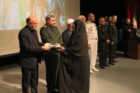 برگزاری همایش تجلیل از افتخار آفرینان دفاع مقدس، مدیران جهادی و انقلابی و خانواده های معظم شهدا ،رزمندگان و ایثارگران در رشت  