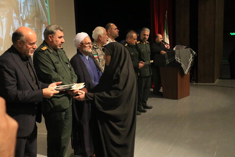 برگزاری همایش تجلیل از افتخار آفرینان دفاع مقدس، مدیران جهادی و انقلابی و خانواده های معظم شهدا ،رزمندگان و ایثارگران در رشت  