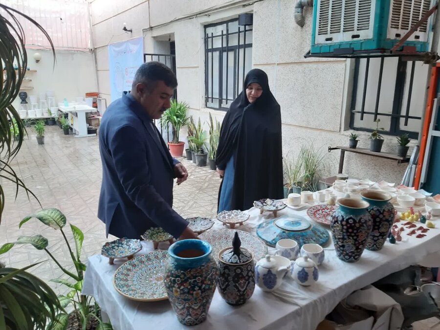 بازدید مدیرکل بهزیستی استان از نمایشگاه گل و گیاه و دستاوردهای مددجویان در انجمن ناشنوایان البرز