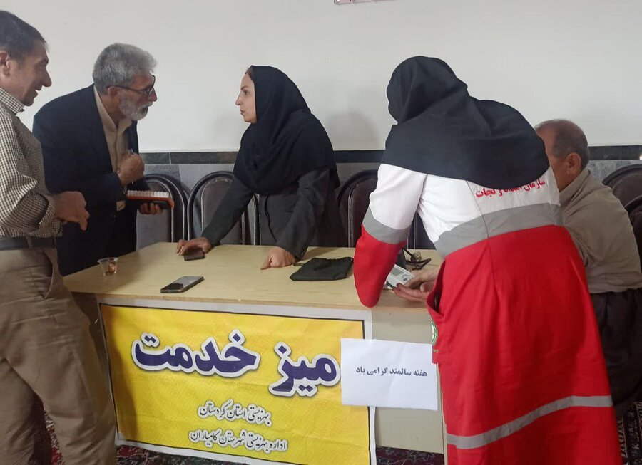 برپایی میز خدمت به مناسب هفته سالمند در کامیاران