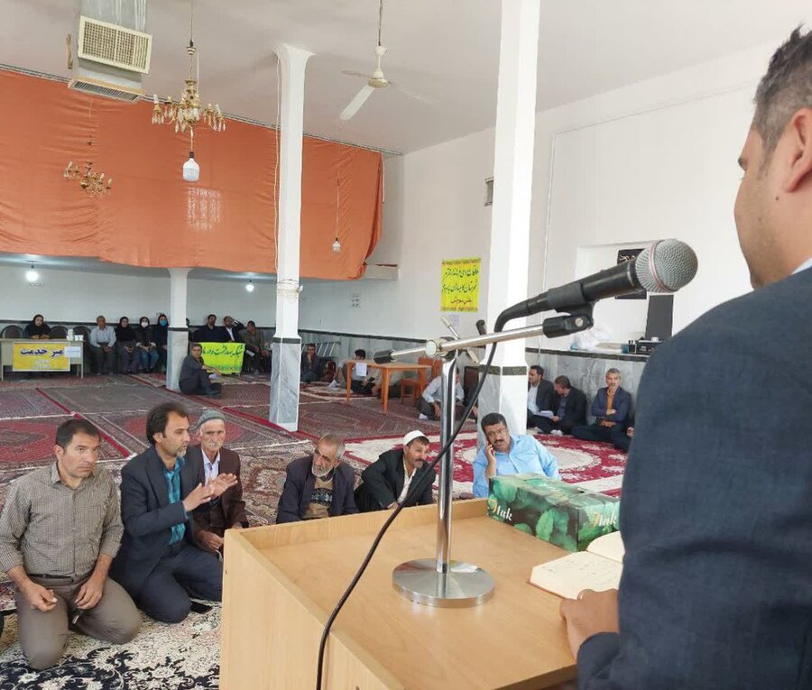 برپایی میز خدمت به مناسب هفته سالمند در کامیاران