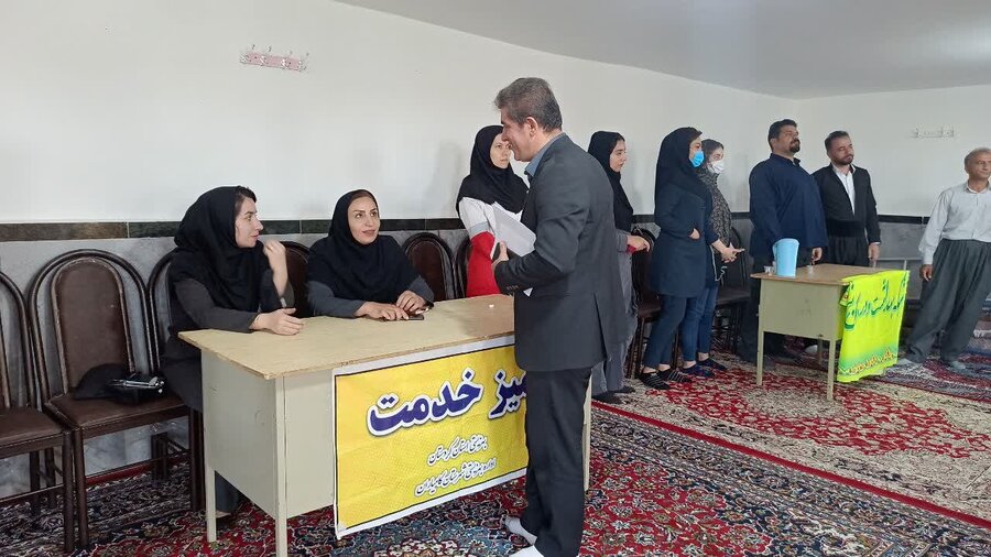 برپایی میز خدمت به مناسب هفته سالمند در کامیاران