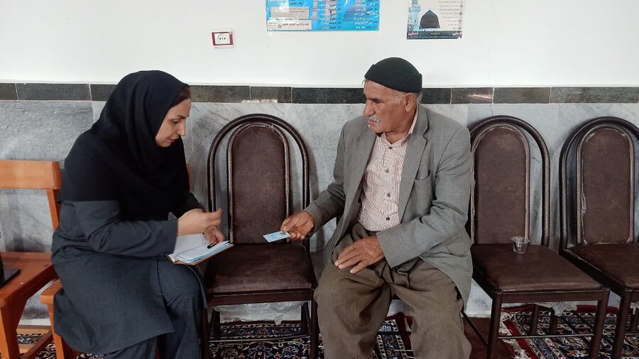 برپایی میز خدمت به مناسب هفته سالمند در کامیاران