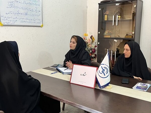 نجفآباد| برگزاری میز خدمت به مناسبت هفته جهانی ناشنوایان