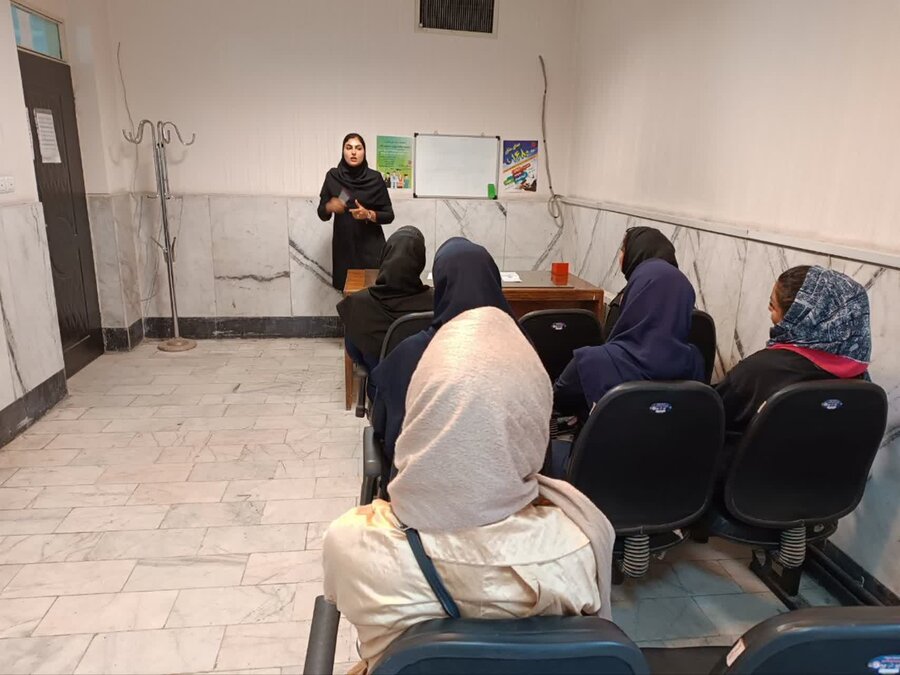 کلاس آموزشی توانمندسازی بانوان سرپرست خانواده کلاس آموزشی توانمندسازی بانوان سرپرست خانواده