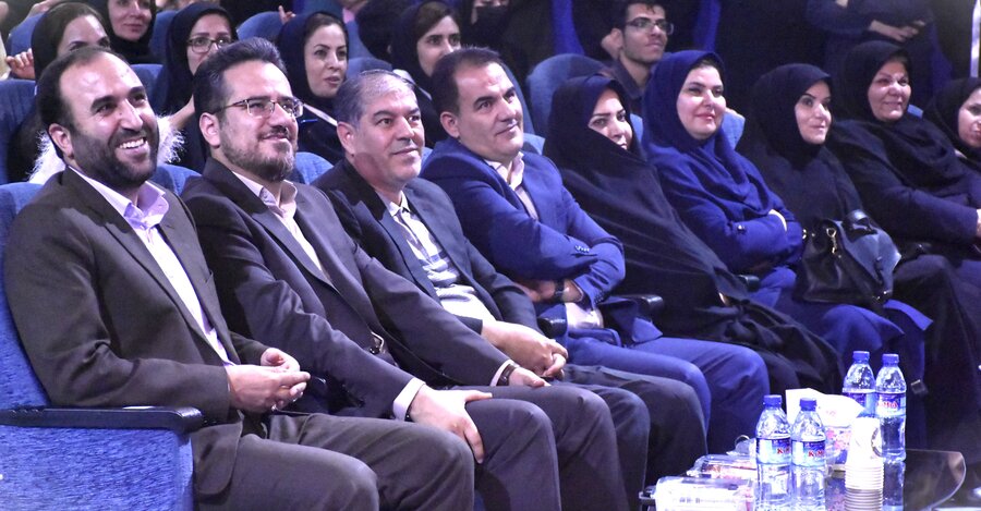 اهداء اسباب بازی در روز کودک