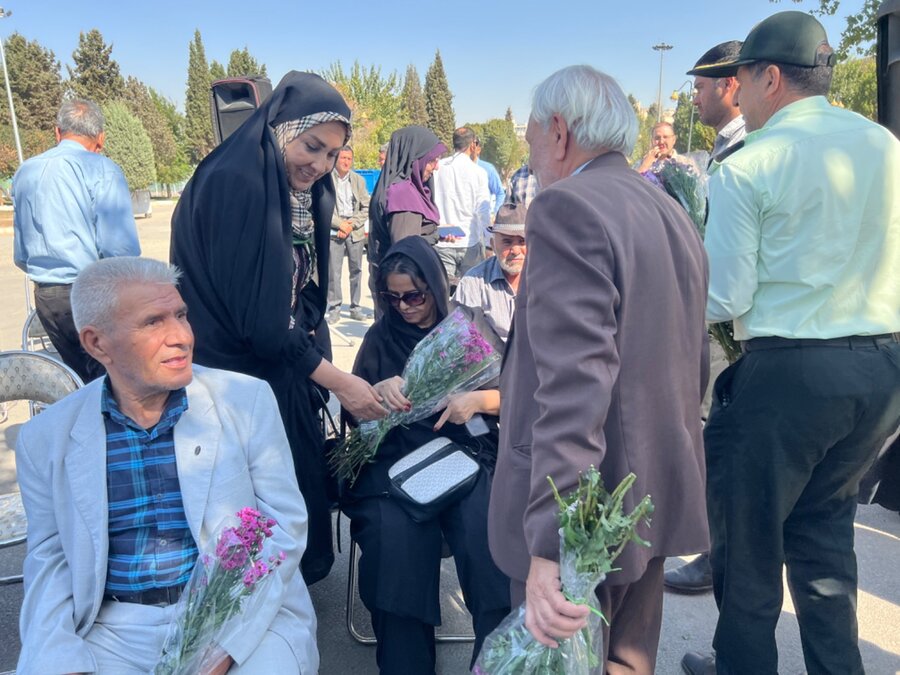 پاکدشت | مراسم بزرگداشت سالمندان در پارک شهرداری با حضور مسئولین شهرستان برگزار شد