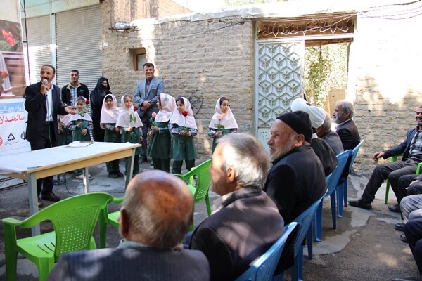 بویین میاندشت| همایش پیادهروی شهروندان ارشد با شعار سالمندی فعال، فردایی بهتر