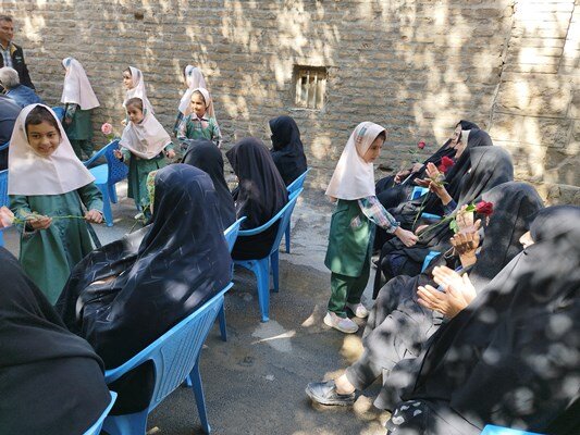 بویین میاندشت| همایش پیادهروی شهروندان ارشد با شعار سالمندی فعال، فردایی بهتر