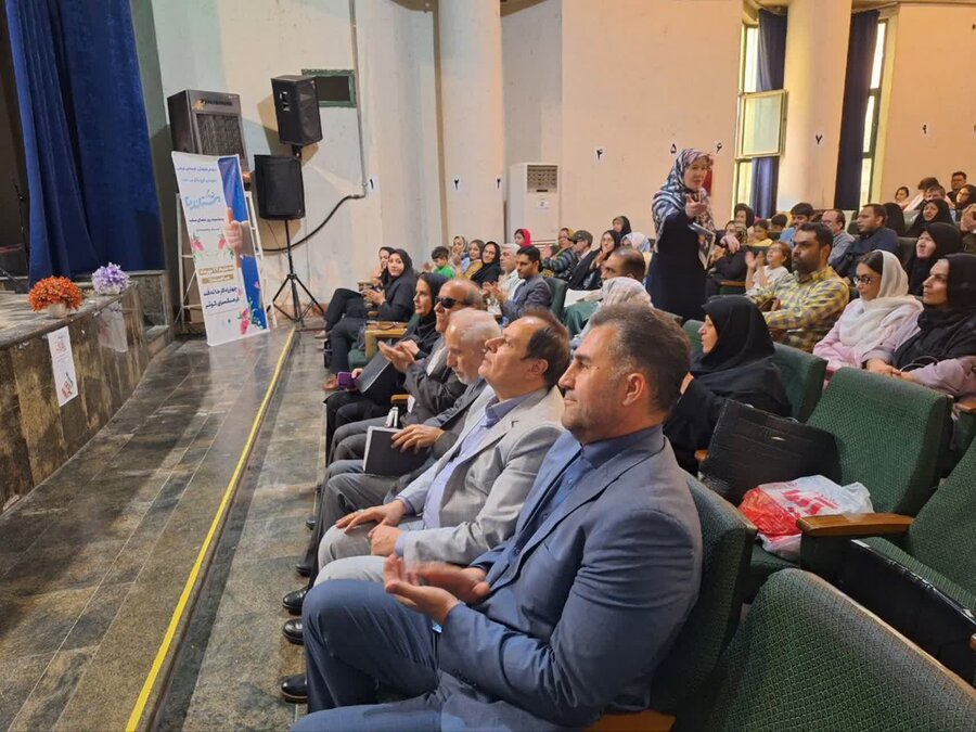 جشن بزرگ دستان بینا در کرج برگزار شد جشن بزرگ دستان بینا در کرج برگزار شد