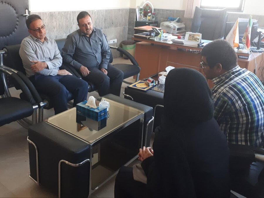 تجلیل رئیس بهزیستی بیجار از توانخواهان موفق در روز عصای سفید