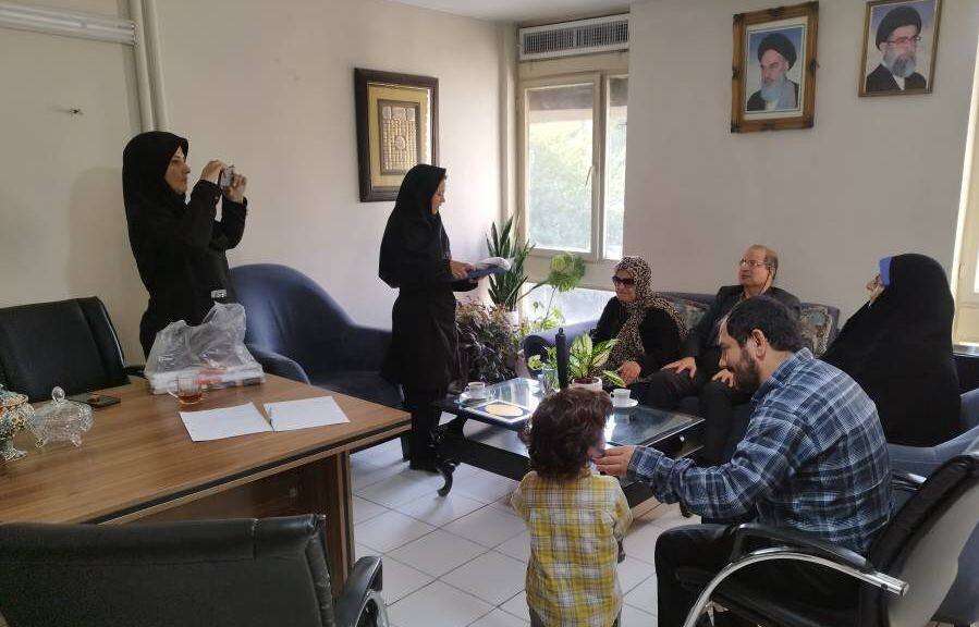 شهرستان تهران | تقدیر رئیس مرکز تامین و توسعه ورد آورد از زوج روشندل توانمند شهرستان تهران | تقدیر رئیس مرکز تامین و توسعه ورد آورد از زوج روشندل توانمند