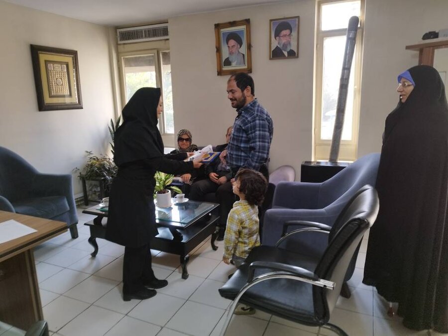 شهرستان تهران | تقدیر رئیس مرکز تامین و توسعه ورد آورد از زوج روشندل توانمند شهرستان تهران | تقدیر رئیس مرکز تامین و توسعه ورد آورد از زوج روشندل توانمند