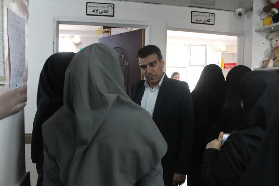 جلسه هم اندیشی مدیرکل بهزیستی باخانواده های معلولین ساوجبلاغ برگزار شد جلسه هم اندیشی مدیرکل بهزیستی باخانواده های معلولین ساوجبلاغ برگزار شد