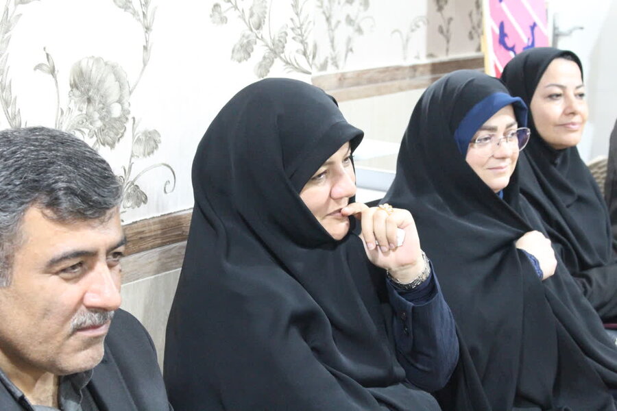 جلسه هم اندیشی مدیرکل بهزیستی باخانواده های معلولین ساوجبلاغ برگزار شد جلسه هم اندیشی مدیرکل بهزیستی باخانواده های معلولین ساوجبلاغ برگزار شد