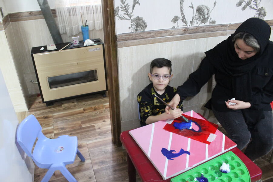 جلسه هم اندیشی مدیرکل بهزیستی باخانواده های معلولین ساوجبلاغ برگزار شد جلسه هم اندیشی مدیرکل بهزیستی باخانواده های معلولین ساوجبلاغ برگزار شد
