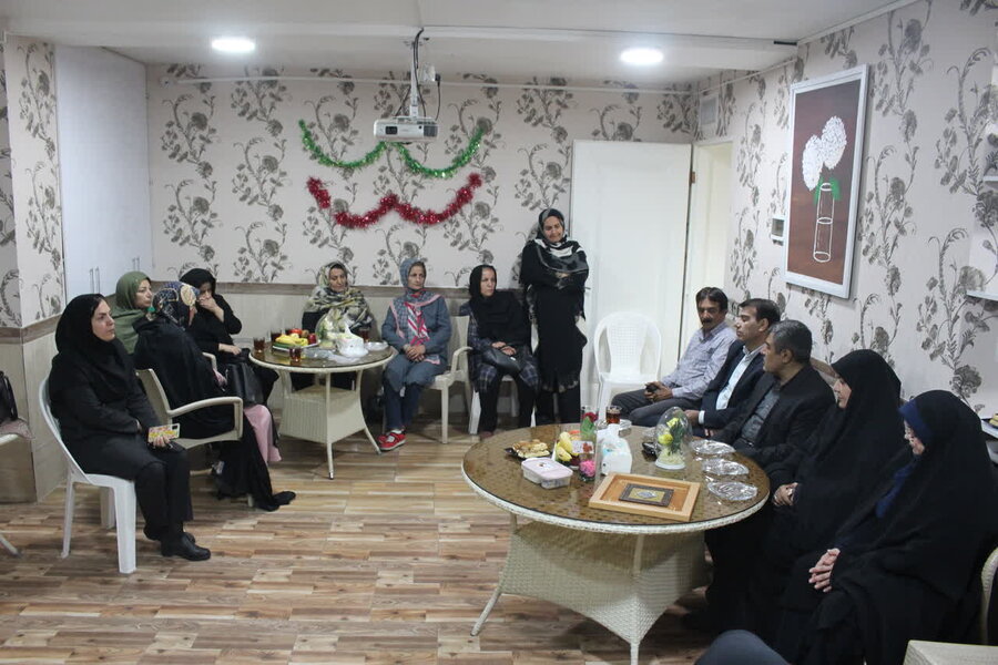 جلسه هم اندیشی مدیرکل بهزیستی باخانواده های معلولین ساوجبلاغ برگزار شد جلسه هم اندیشی مدیرکل بهزیستی باخانواده های معلولین ساوجبلاغ برگزار شد
