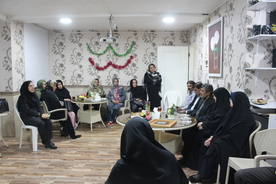 جلسه هم اندیشی مدیرکل بهزیستی باخانواده های معلولین ساوجبلاغ برگزار شد جلسه هم اندیشی مدیرکل بهزیستی باخانواده های معلولین ساوجبلاغ برگزار شد
