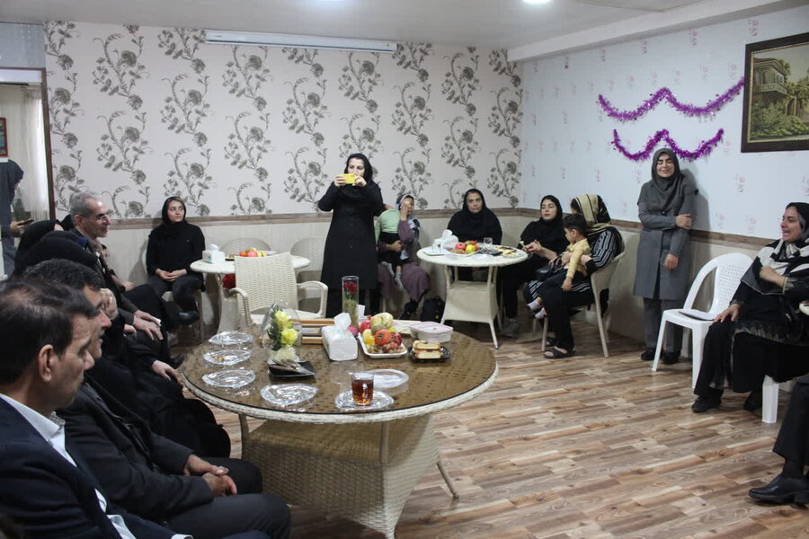 جلسه هم اندیشی مدیرکل بهزیستی باخانواده های معلولین ساوجبلاغ برگزار شد جلسه هم اندیشی مدیرکل بهزیستی باخانواده های معلولین ساوجبلاغ برگزار شد