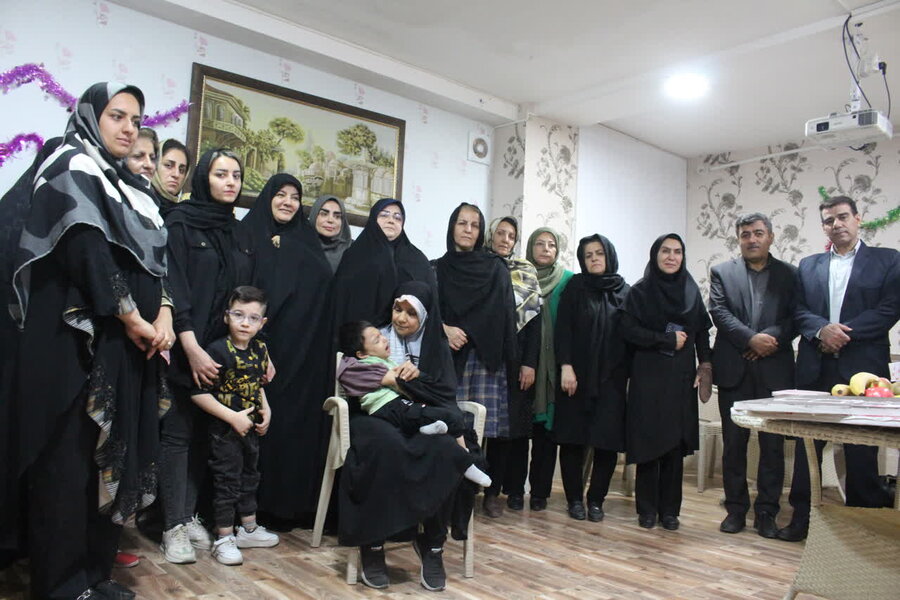 جلسه هم اندیشی مدیرکل بهزیستی باخانواده های معلولین ساوجبلاغ برگزار شد جلسه هم اندیشی مدیرکل بهزیستی باخانواده های معلولین ساوجبلاغ برگزار شد