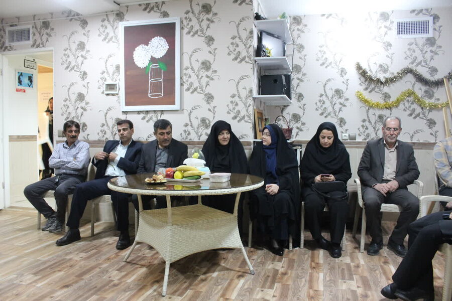 جلسه هم اندیشی مدیرکل بهزیستی باخانواده های معلولین ساوجبلاغ برگزار شد جلسه هم اندیشی مدیرکل بهزیستی باخانواده های معلولین ساوجبلاغ برگزار شد