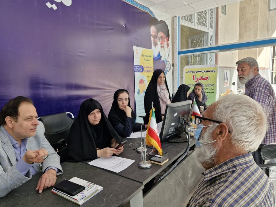 میز مشاوره و میز ارتباطات مردمی در مصلّی کرج برگزار شد میز مشاوره و میز ارتباطات مردمی در مصلّی کرج برگزار شد
