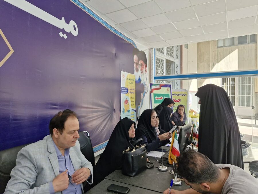 میز مشاوره و میز ارتباطات مردمی در مصلّی کرج برگزار شد میز مشاوره و میز ارتباطات مردمی در مصلّی کرج برگزار شد