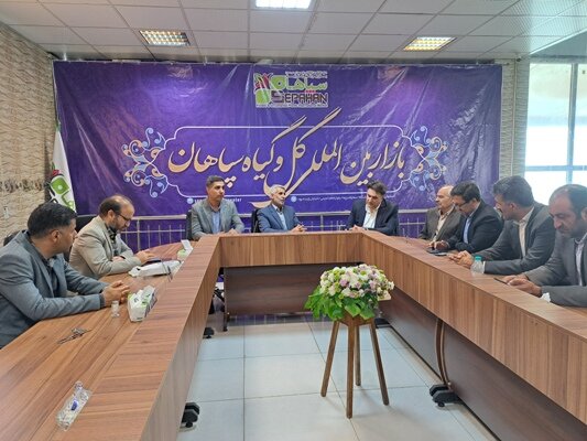 خمینیشهر| آئین افتتاحیه بازارچه عرضه محصولات خانگی در بازار بینالمللی گل و گیاه