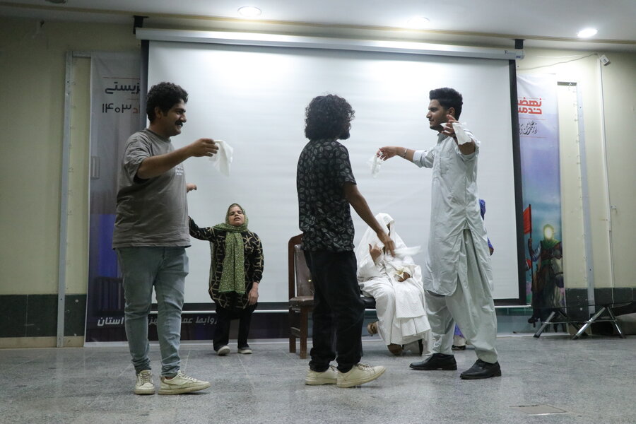 گزارش تصویری مرحله بازبینی آثار جشنواره منطق ای تئاتر افراد دارای معلولیت کویر