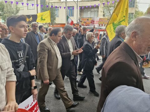 حضور پرشور مدیر،کارکنان بهزیستی شهرستان کرج و اورژانس اجتماعی در راهپیمایی ۱۳ آبان