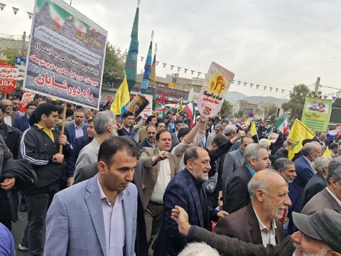 حضور پرشور مدیر،کارکنان بهزیستی شهرستان کرج و اورژانس اجتماعی در راهپیمایی ۱۳ آبان