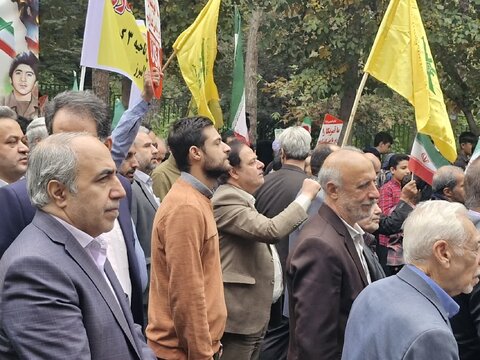 حضور پرشور مدیر،کارکنان بهزیستی شهرستان کرج و اورژانس اجتماعی در راهپیمایی ۱۳ آبان