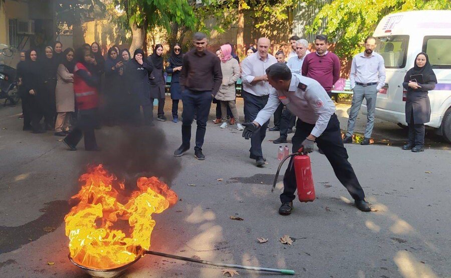 شهرستان تهران | آموزش اطفاء حریق در مرکز شهید نواب صفوی