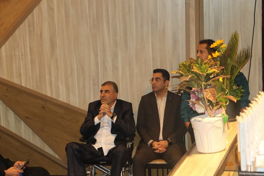 رونمایی از کتاب رونمایی از کتاب