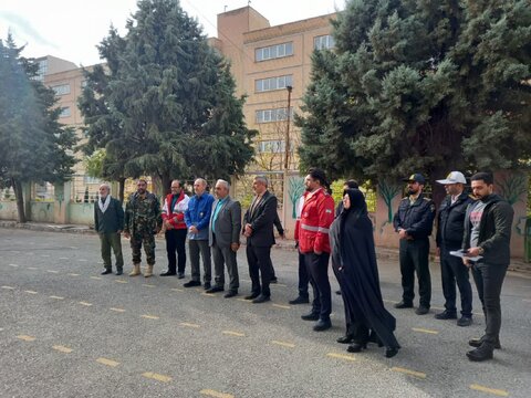 مانور سراسری ایمنی و زلزله در دبیرستان شهید باهنر شهر مهستان برگزار شد