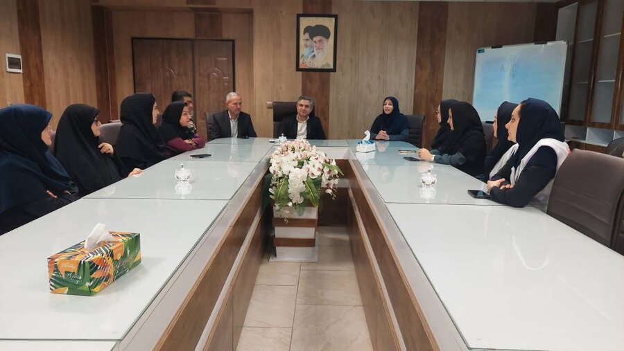 بندر انزلی | دیدار صمیمانه مدیرکل بهزیستی گیلان با جمعی از همکاران اداره بهزیستی شهرستان بندر انزلی بندر انزلی | دیدار صمیمانه مدیرکل بهزیستی گیلان با جمعی از همکاران اداره بهزیستی شهرستان بندر انزلی